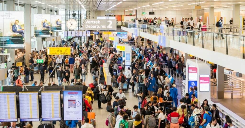 Drukte op Schiphol: Wat je Moet Weten en Hoe je je Voorbereidt